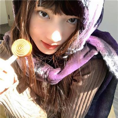 背背篓的网球少年